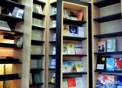终于等到你，新华书店蝶变归来！文化用品的时代新篇